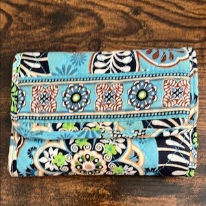 🔖🔖CLEARANCE 🔖🔖Vera Bradley Blue and Green Euro Wallet